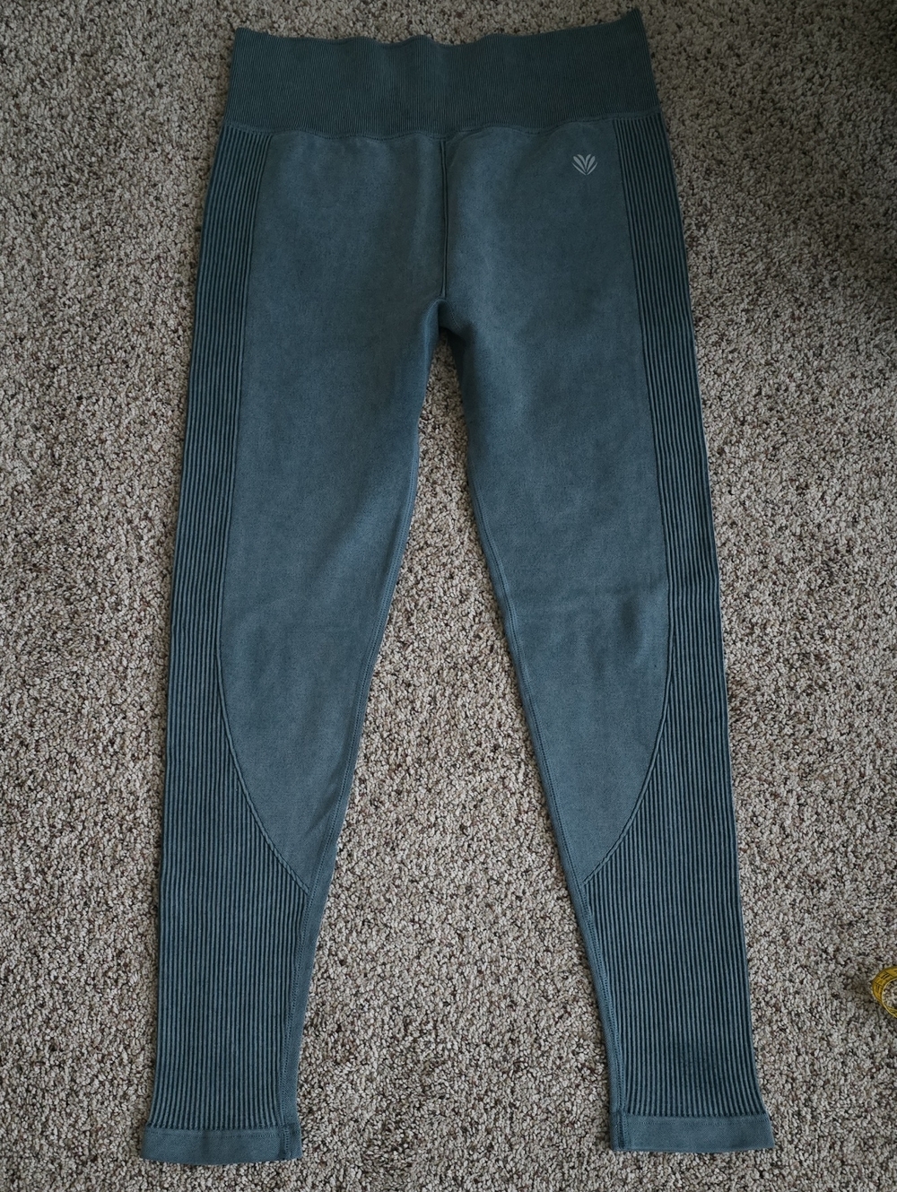 Forever 21 Sz M RIBBED GREEN LEGGINGS